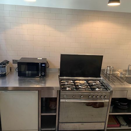 Appartamento Loft Montmartre Au Pieds Des Vignes Parigi Esterno foto